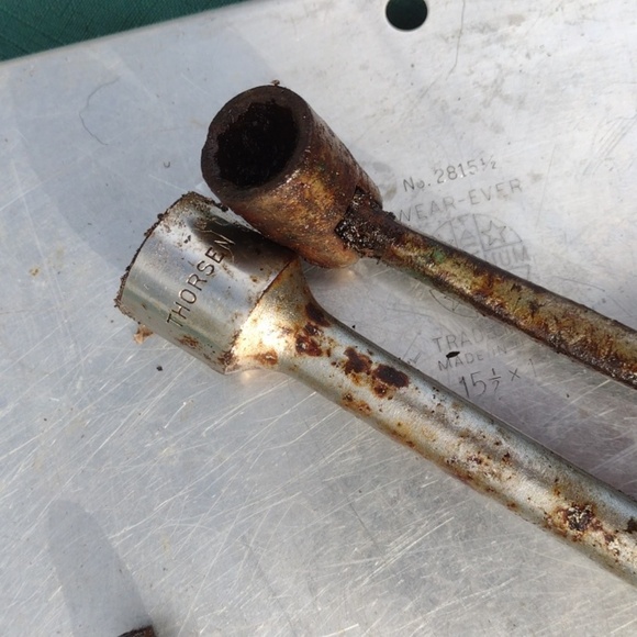 Vintage Metal Tool Set - Picture 2 of 4